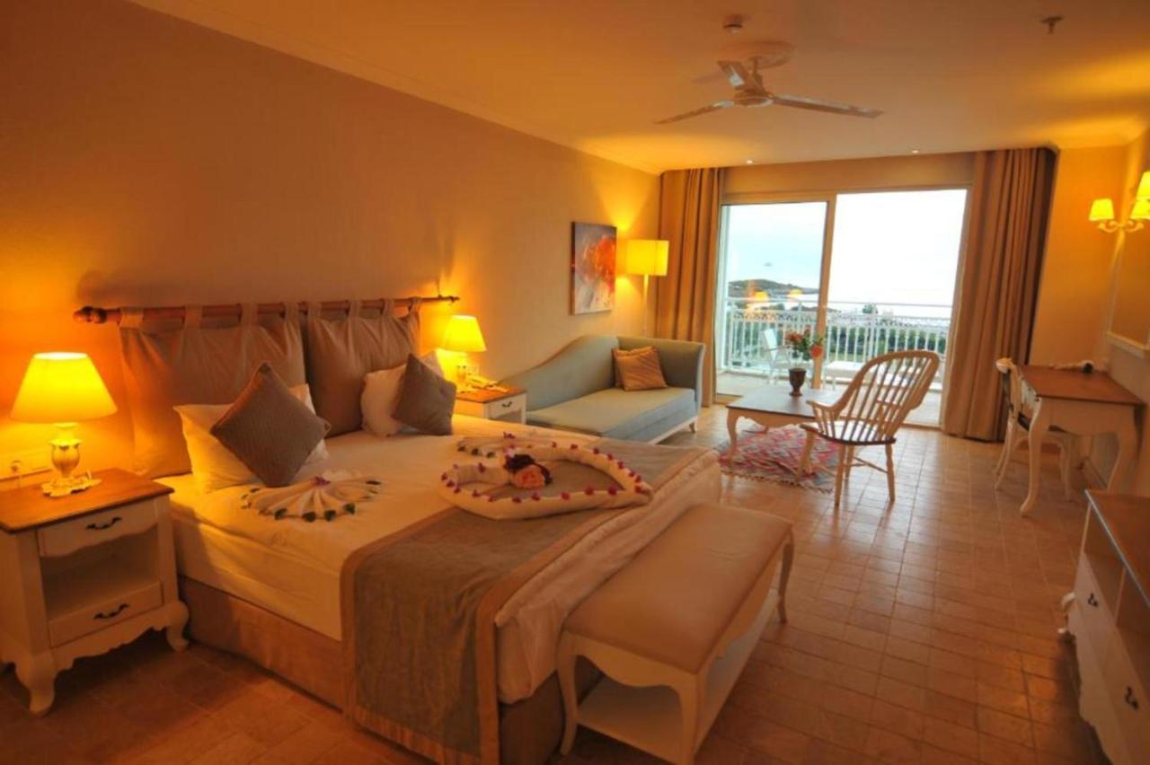 Andriake Beach Club Hotel デムレ エクステリア 写真